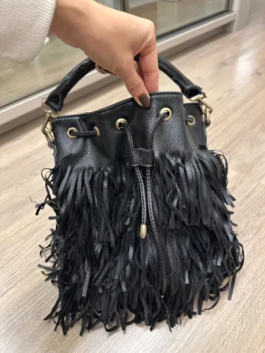 Bolsa preta com franjas WJ