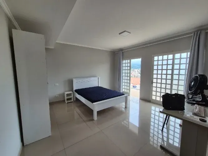 Alugo apartamento 1d, garagem, mobília nova, 10min a pé da Praça da Matriz de São Roque