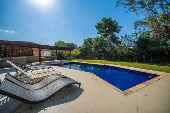 Casa com 4 dormitórios, sendo 2 suítes para venda na região Granja Viana - Carapicuíba - S