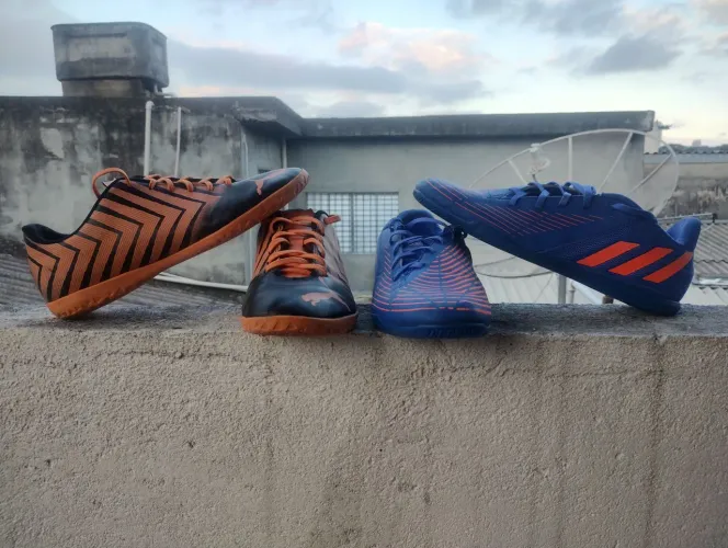 Chuteiras de futsal Puma e Adidas