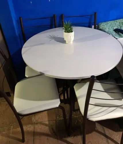 Mesa redonda de jantar com 4 cadeiras Nova - Frete grátis alguns bairros
