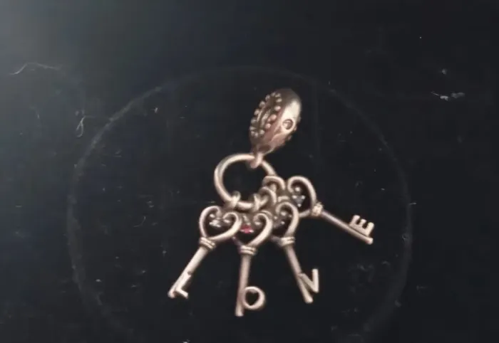 Pandora Charm Chaves do Amor