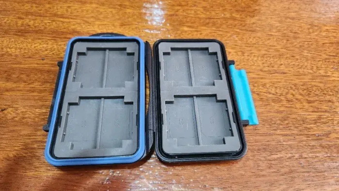 Case P/ Cartao De Memoria Prova De Agua P/ 8 Sd E 4 Cf