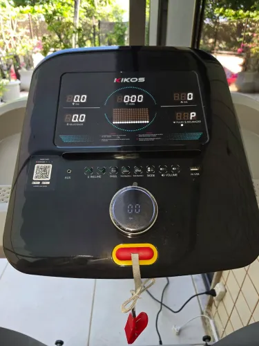 Esteira Ergométrica Kikos KS2302 2.5 HP 16Km/H
