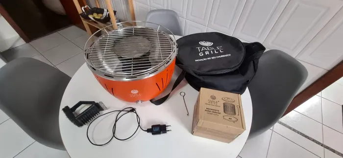 Churrasqueira portátil Table Grill Original mais itens diversos