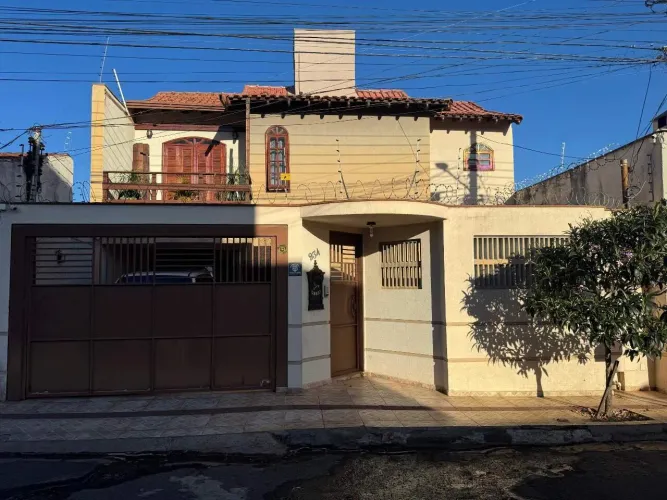 Sobrado no Bairro Mata do Jacinto