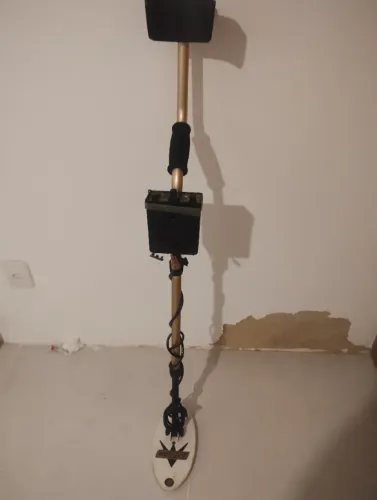 detector de metais gold bug 2 original,,ótimo estado! várias baterias extras de brinde!