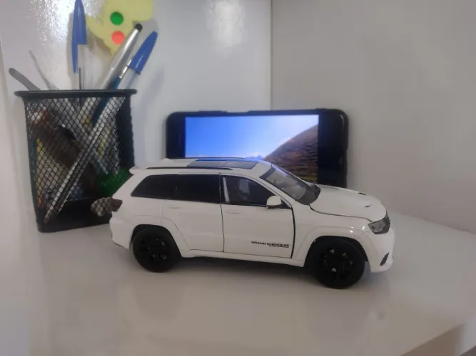 Miniatura Jeep Grand Cherokee - Corolla e Honda City escala 1:32