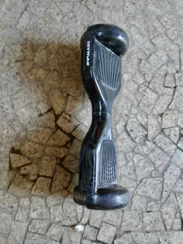 Skate eletrônico está sem carregador 