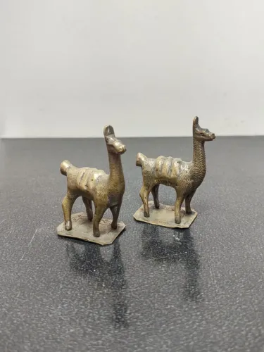 Miniaturas de lhamas, em metal - 06cm de altura - 02 peças