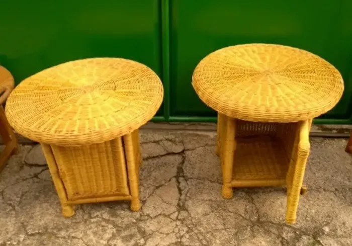 Par de mesas auxiliar jardim em bambú revestido de palha trançada 