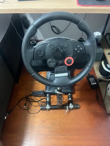 Volante Driving Force GT com pedal para PC e PS3 com suporte