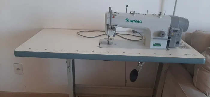 Maquina reta industrial com motor Direct Drive 