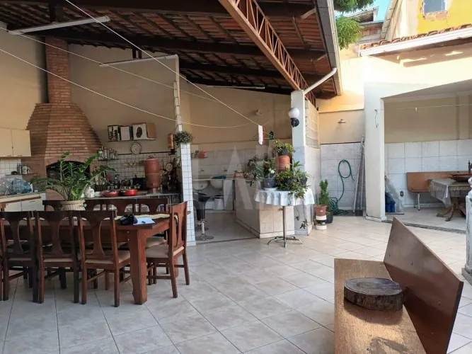 Casa à venda, 3 quartos, 1 suíte, 2 vagas, Califórnia - Belo Horizonte/MG