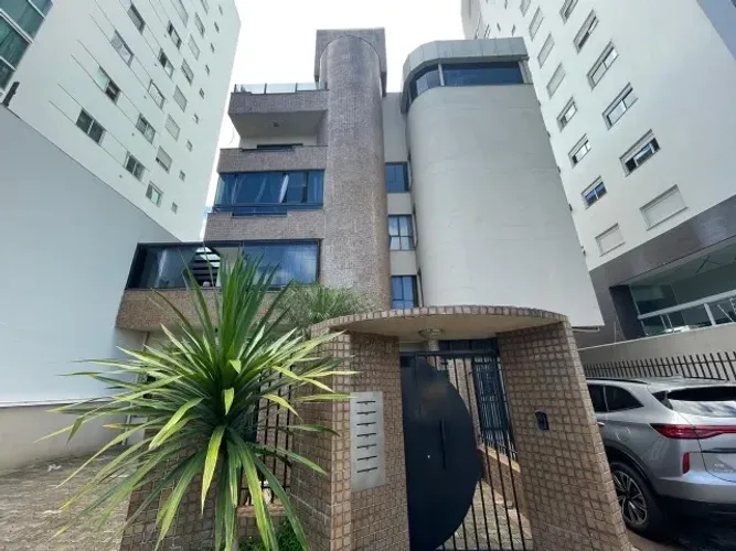 Apto duplex, centro, com 04 quartos por 999 mil