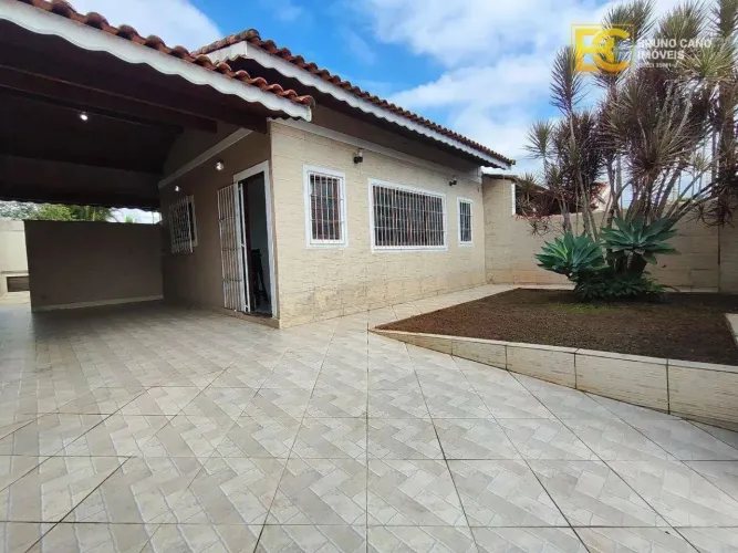 Casa com piscina 400m da praia á venda - Tres Marias - Peruíbe/SP