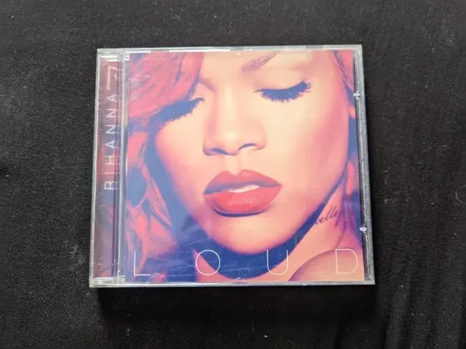 CD Rihanna Loud