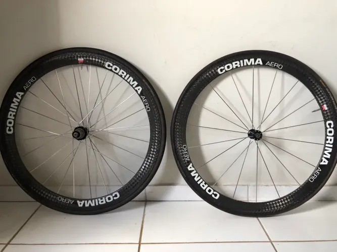 Roda Corima aero tubular de carbono 45mm, freio ferradura.