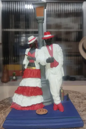 Escultura de casal de malandros ( Zé e Navalha) resina 3D 21cm