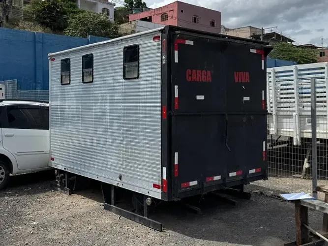 BAÚ PARA CARREGAR ANIMAIS F-350 DE 3,50m - BAÚ PARA CARREGAR CAVALO GADO