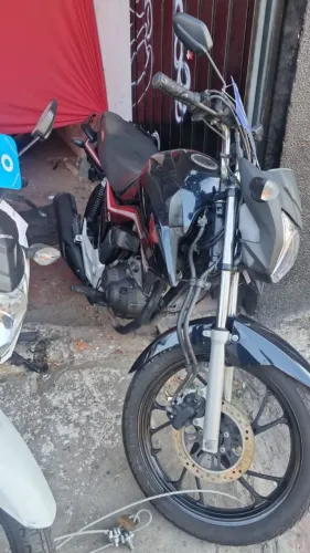 TITAN MUITO NOVA COM GARANTIA E FINANCIAMENTO