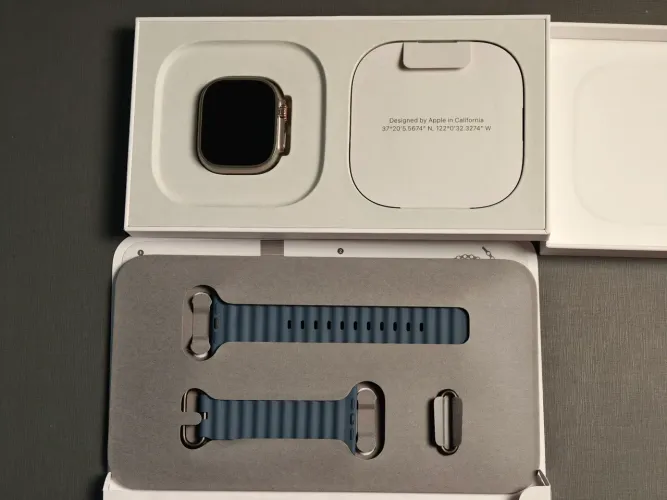 Apple Watch Ultra 3 Titanium + pulseira azul