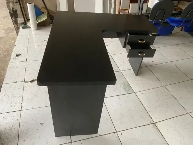 01 - mesa escrivaninha L preta - frete grátis produto novo