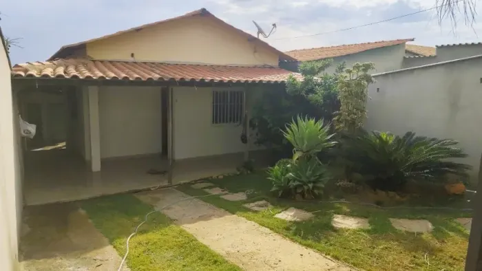 Casa 3 Qartos á 250m da rodovia MG10 São José do Almeida