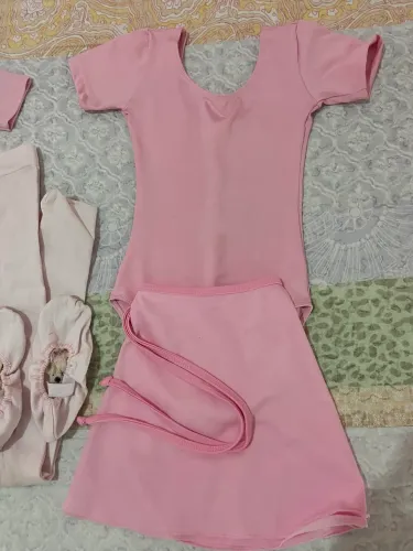 Roupa e sapatilha de balé 