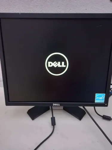 Monitor Dell 19 polegadas quadrado entradas hdmi display port vga e usb usado!!!