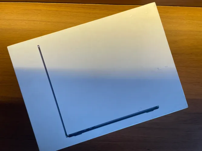MacBook Air 13-inch 512SSD 16RAM (M5) // Novo, Lacrado ?