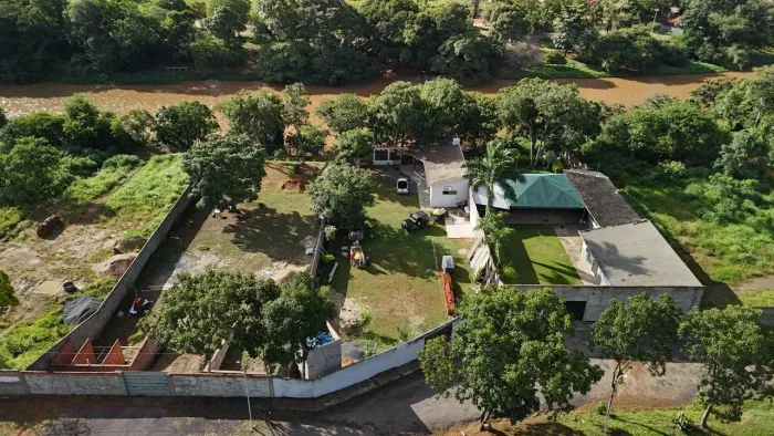 Edvaldo Moreira Vende Chacara 1200m² moradia ou eventos Simolândia Goias frente a praia do