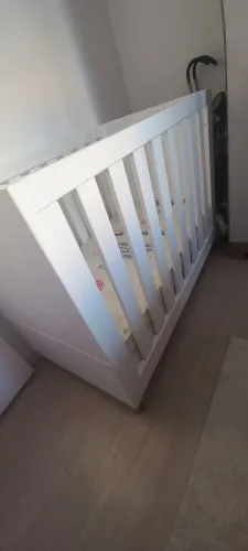 Berço que vira cama .