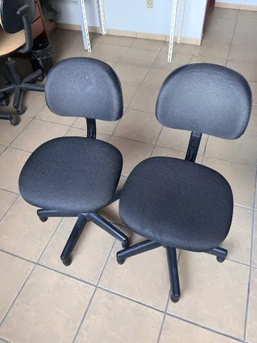 Vendo duas Cadeiras costureira escritório 