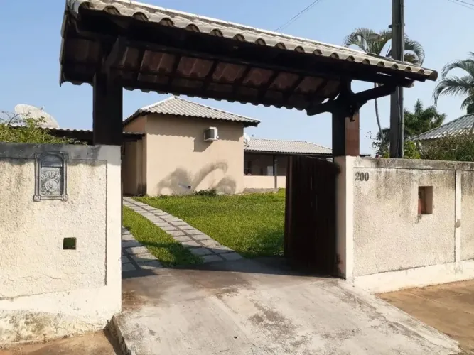 Casa com 3 dormitórios à venda, 317 m² por R$ 650.000,00 - Pontinha - Araruama/RJ