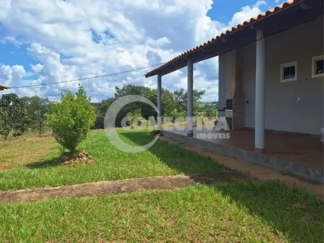 Chácara à Venda com 2 Hectares e Casa de 3 Quartos em Aragoiania - Ideal para Lazer e Inve