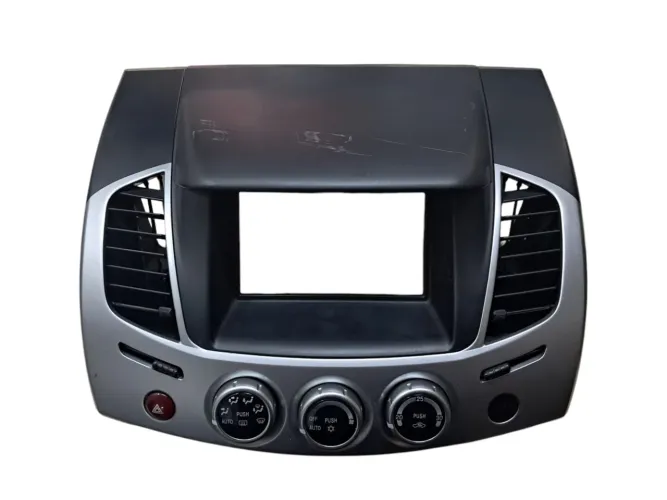 Moldura com Comando de Ar Mitsubishi L200 Triton 2014