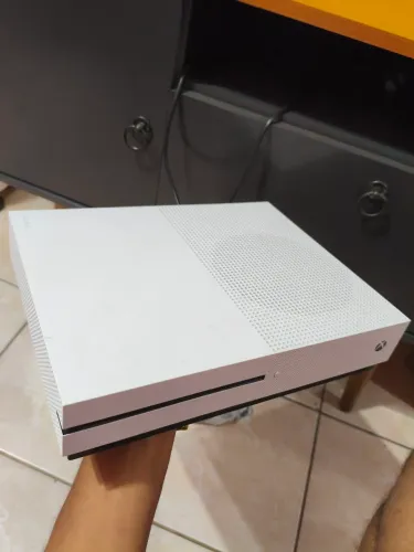 Xbox one s 1 tera + 1 controle 
