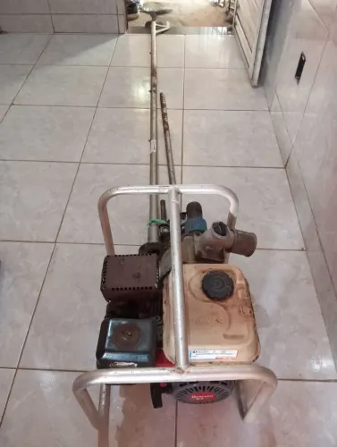 Moto com bomba d'água e rabeta