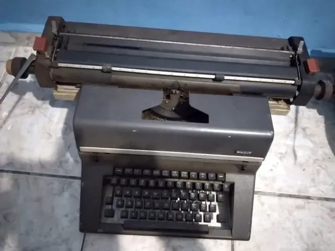 Máquina de Escrever Facit
