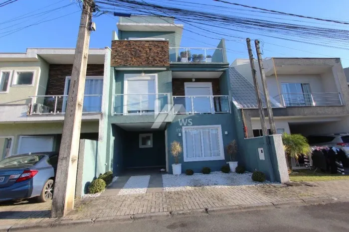 Linda casa em Condomínio Fechado!!!