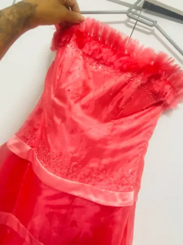 Vestido de Festa cor salmão com Detalhes
