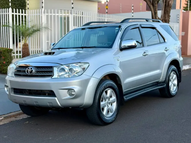 Toyota Hilux SW4 SRV D4-d 4X4 3.0 TDI Dies. AUT 2010