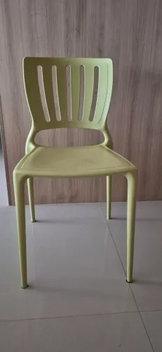 Cadeira plástica 