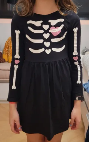 Vestido H&M tamanho 6 a 8 anos.