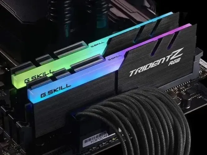 Memória RAM 4400 mhz cl18 - 2x8 gb (16GB) - Gskill Trident Z