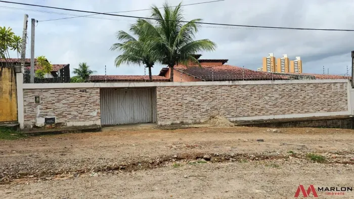 Casa em San Valle, 4 quartos, sendo 2 suítes, dependência de empregado, quintal, 800m².