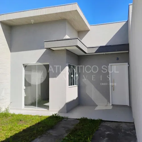 CASA COM 3 QUARTOS, APENAS 350m DO MAR, IPACARAI, MATINHOS - PR