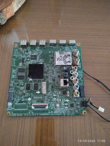 Placa-mãe (placa principal) de Smart TV da marca LG,