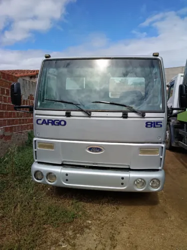 Vendo um Caminhão Ford Cargo 815